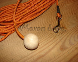 mit Holzkugel im Detail